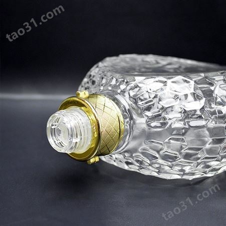 新款密封玻璃酒瓶容器晶白料现货瓶烤花瓶500ML定制瓶