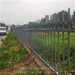 郑州小区外墙栏杆 镀锌管喷涂墙头铁栅栏 工业园围栏加工