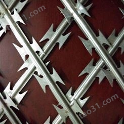安平焊接刀片刺网 菱形篱笆墙焊接刀片刺网 润宁实体加工定制
