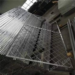 篱笆型刺铁丝网镀锌 焊接菱形刀刺网片 院墙加高防护网