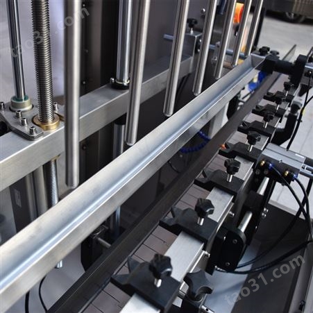 化工液体灌装机 润滑油灌装机 全自动小型液体灌装机
